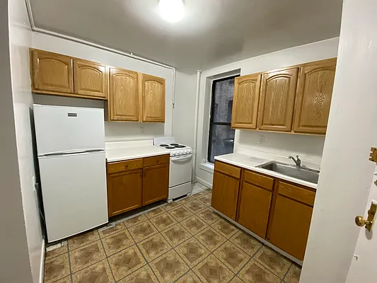 Rented by Peter R. Hungerford, LREB | media 4