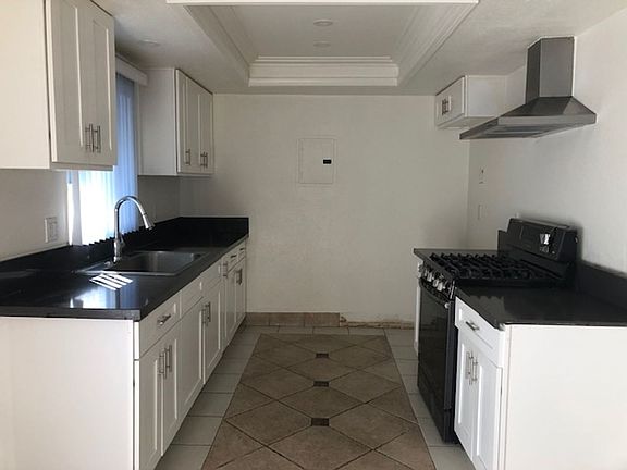 5th image of 2650 E Park Ln #A