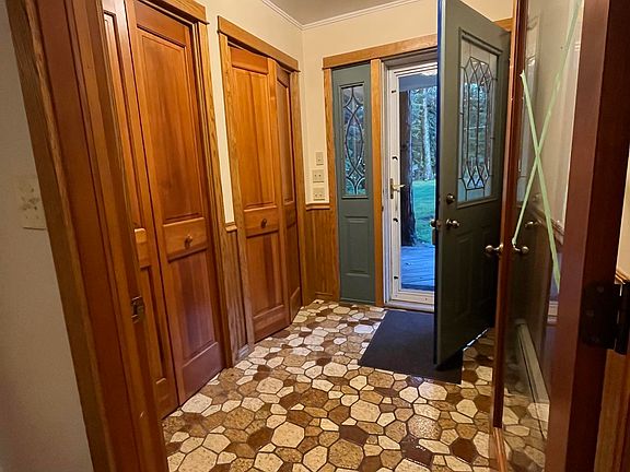 3rd image of 1024 N Huron Rd