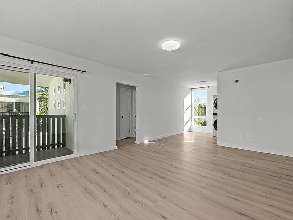 4th image of 2140 Howard Ave APT 18