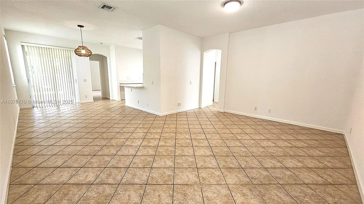 Building Photo - 686 Conservation Dr #SINGLE