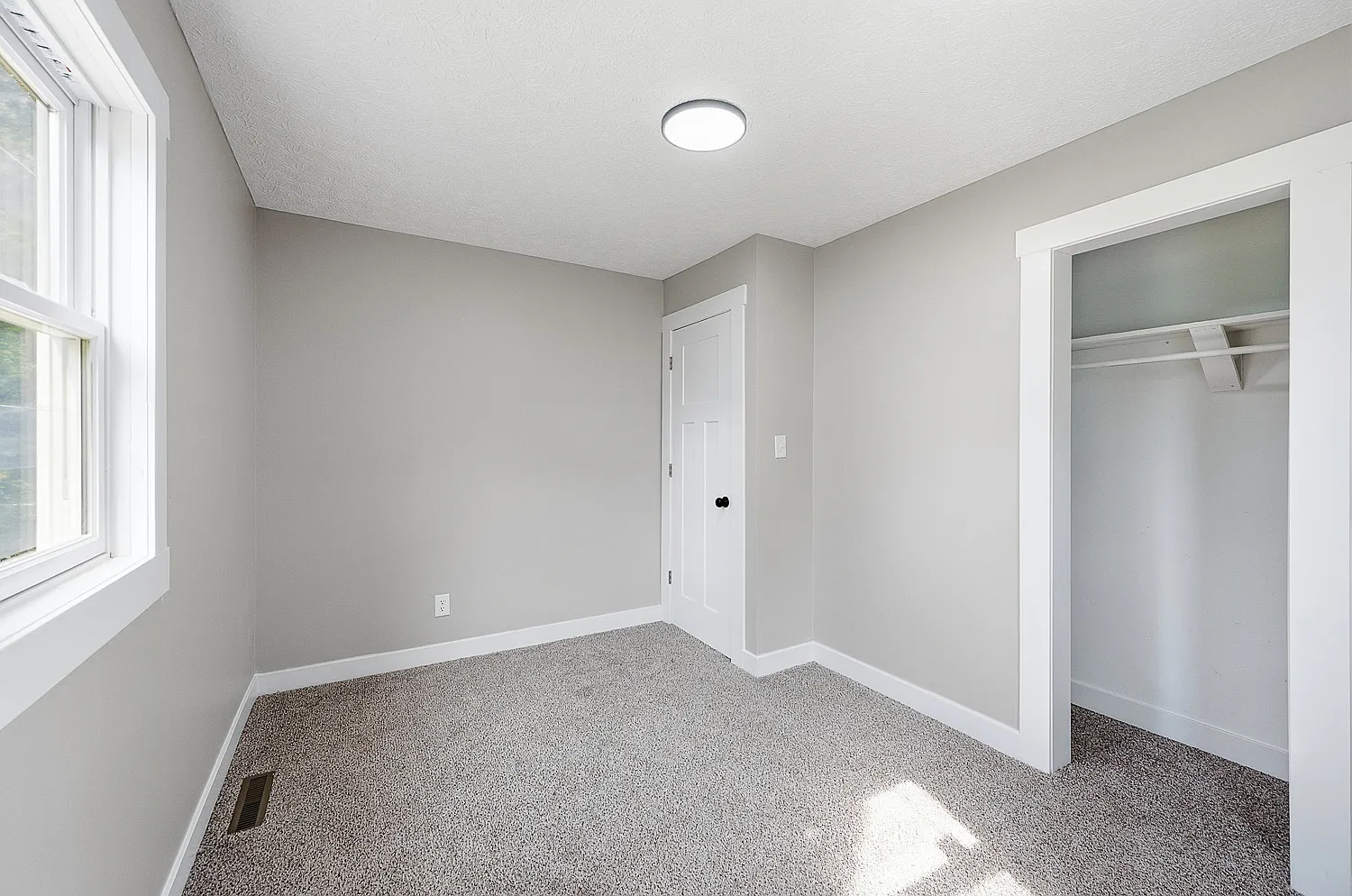 2 bed, 840 sqft, $1,200 — Photo 3