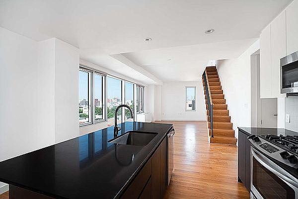 1st image of 31-43 Vernon Blvd #810