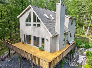 161 Woodland Dr, Dingmans Ferry, PA 18328