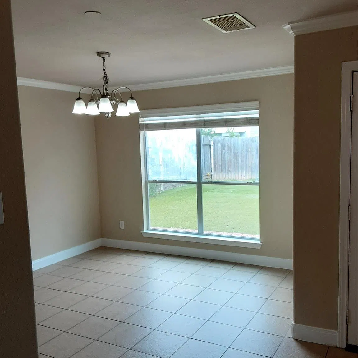 3 bed, 2.5 bath, 1718 sqft, $1,850 — Photo 4