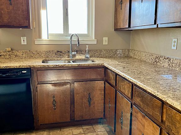 5th image of 30105 Maplewood St