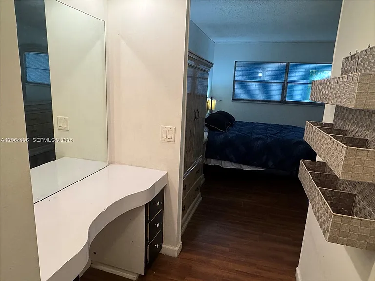 950 Hillcrest Dr #411 — Photo 15