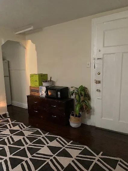 Arts and Crafts Apartments — Photo 12