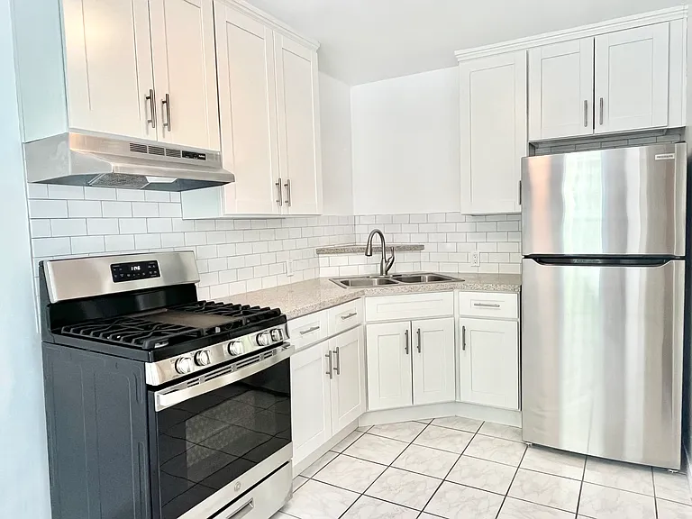 7120 Hawthorn Ave — Photo 5
