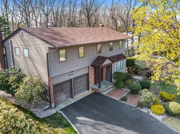 92 Twin Oaks Drive, Kings Park, NY 11754