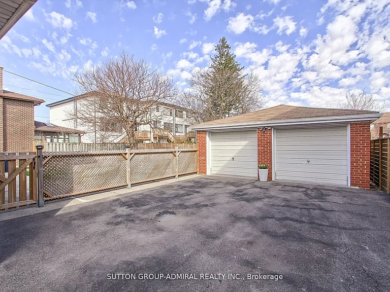 194 Cocksfield Ave #MAIN FLOOR — Photo 22