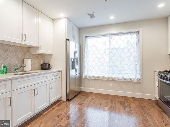 2nd image of 2009 Oakford St #2F