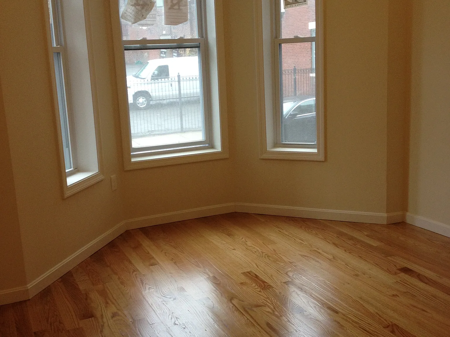 4 bed, 1.5 bath, 1000 sqft, $3,600 — Photo 3