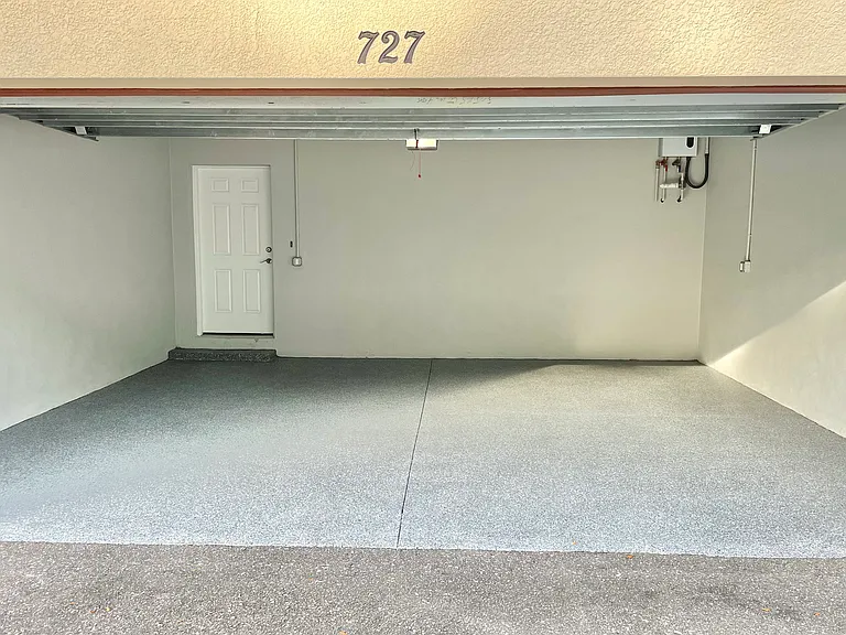 727 Highland St N — Photo 29
