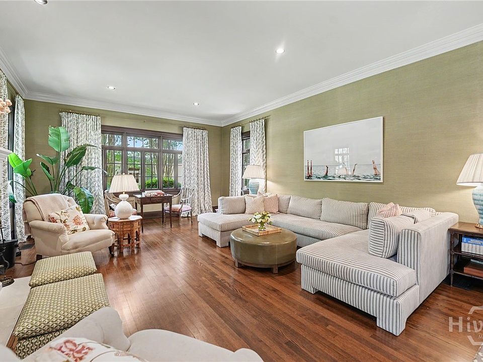 19th image of 27 E 49th Street