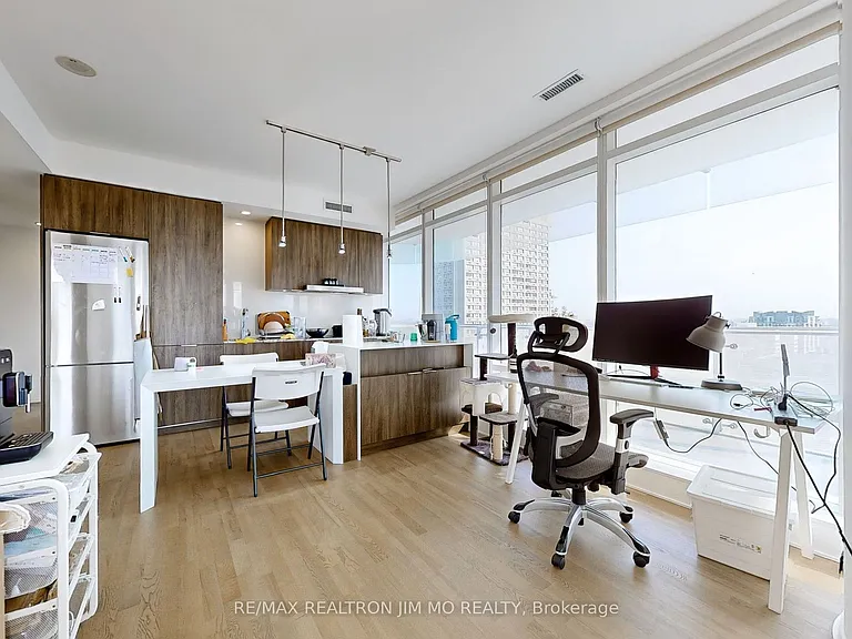 1 Bloor St E #2304 — Photo 4