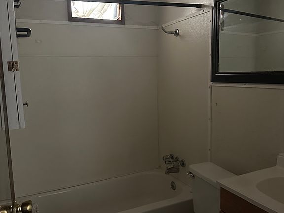 5th image of 913 W Granada Blvd