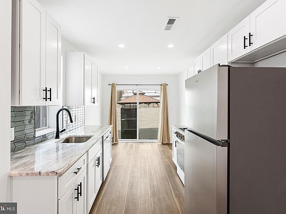 5th image of 119 Tree St