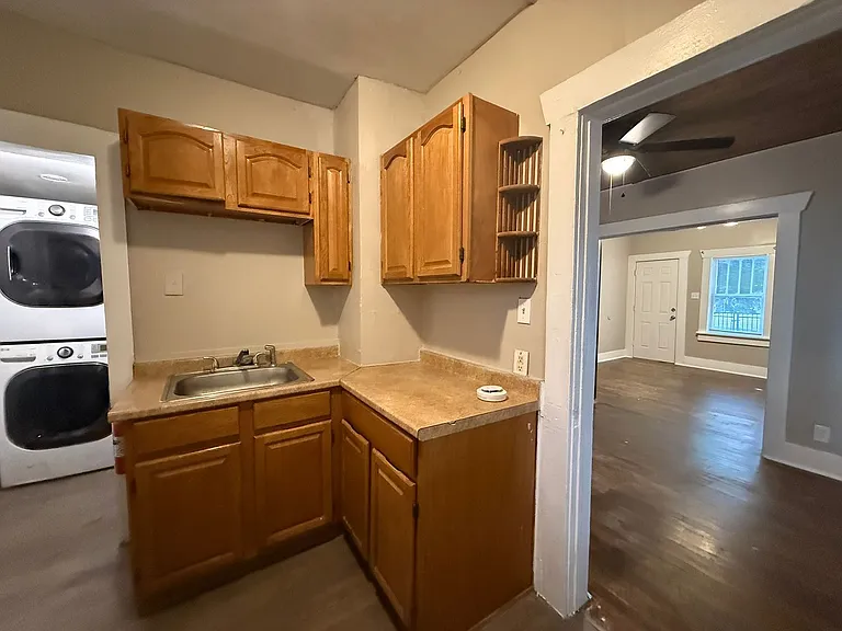 1710 E Victor St #5 — Photo 7