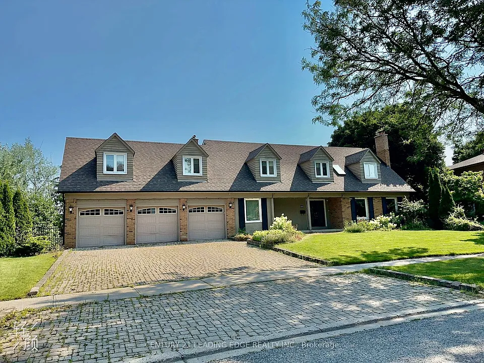 11 Rae Cres
