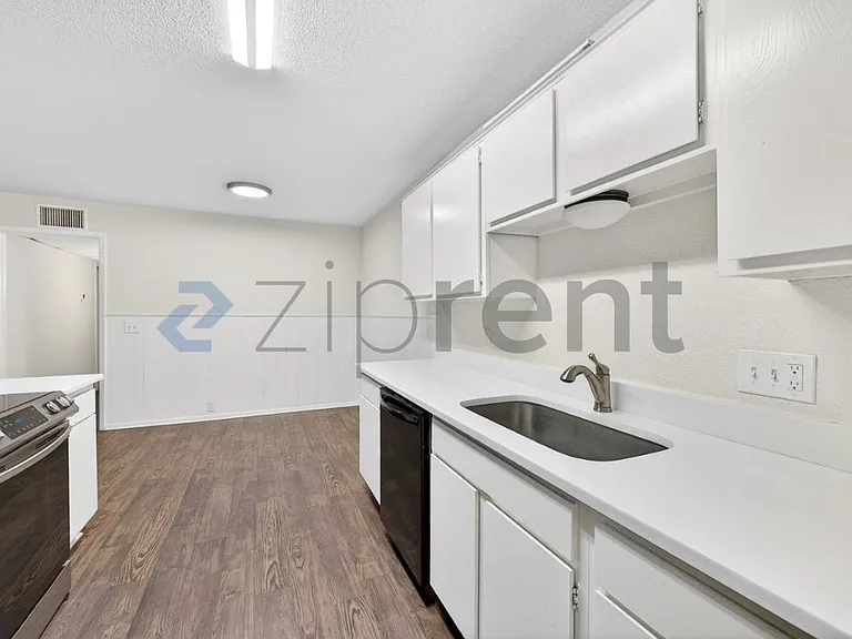 5020 Donnelly Ave #5022 — Photo 14