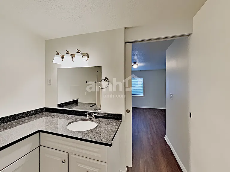 4384 N Maple Dr — Photo 19