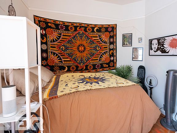 5th image of 215 W 116th St APT 5C