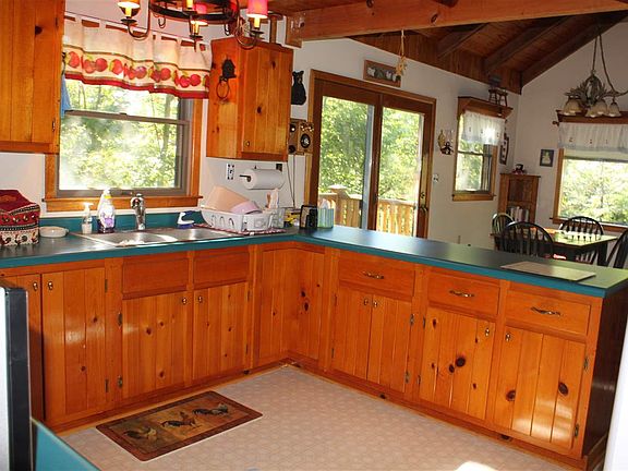 3rd image of 971 Mountain Trail Dr