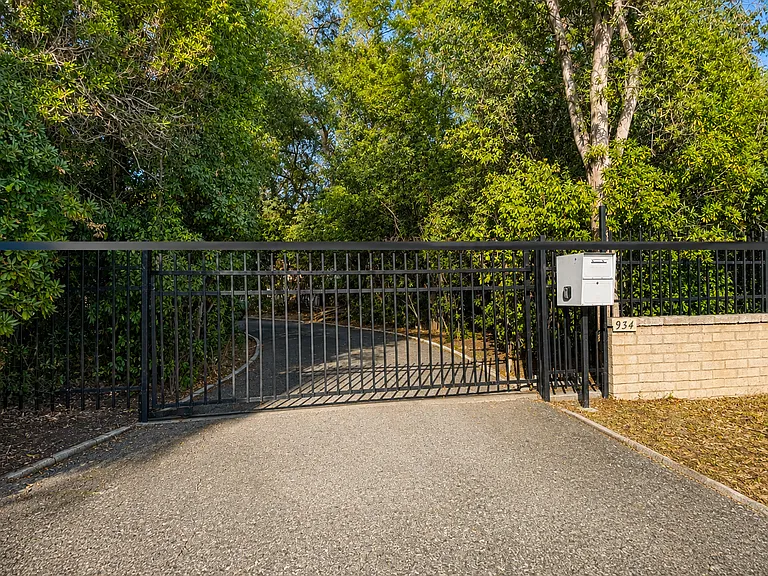 934 El Campo Dr — Photo 2