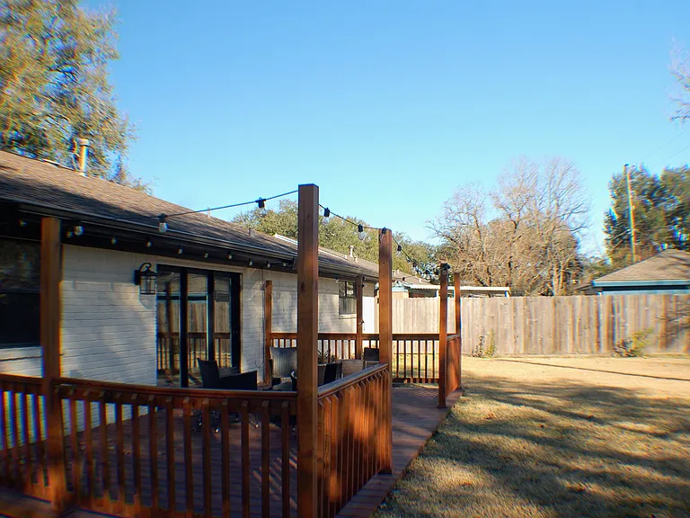 Capello Dr — Photo 21