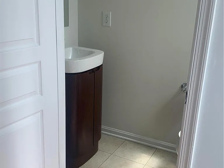 1859 Hemming Way S — Photo 6