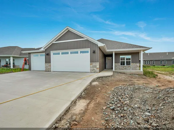 2411 Whispering Wind Ln, Green Bay, WI 54303