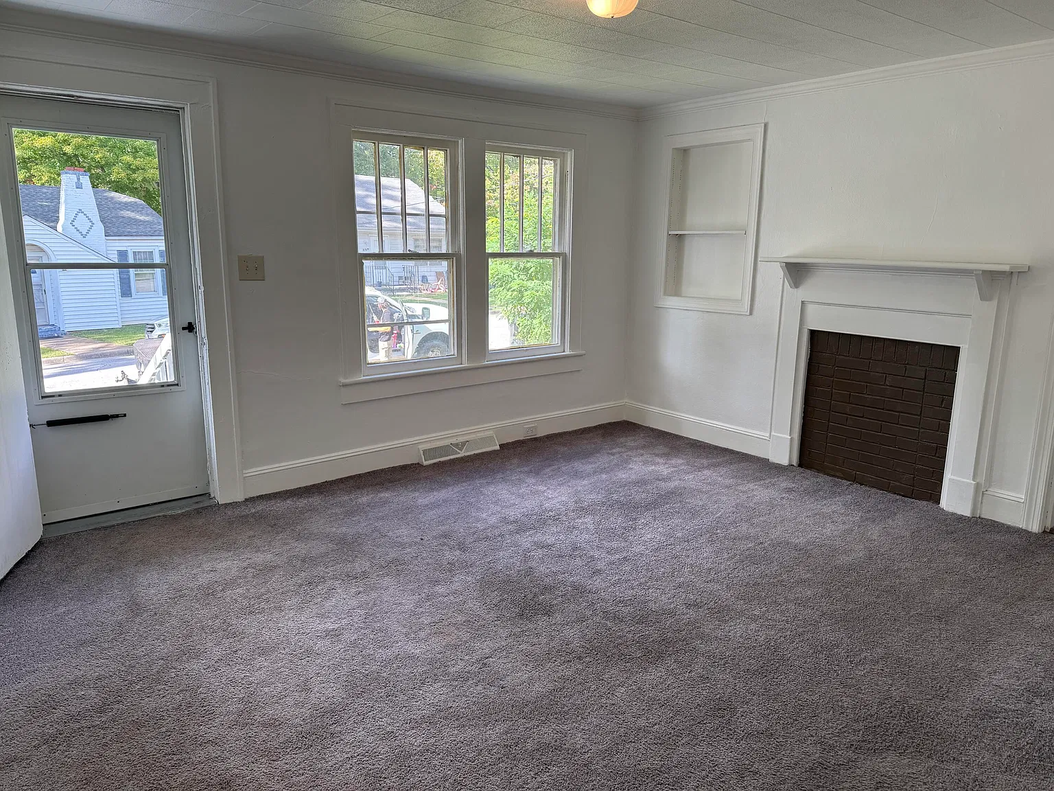 2 bed, 1.0 bath, 1044 sqft, $1,200 — Photo 3