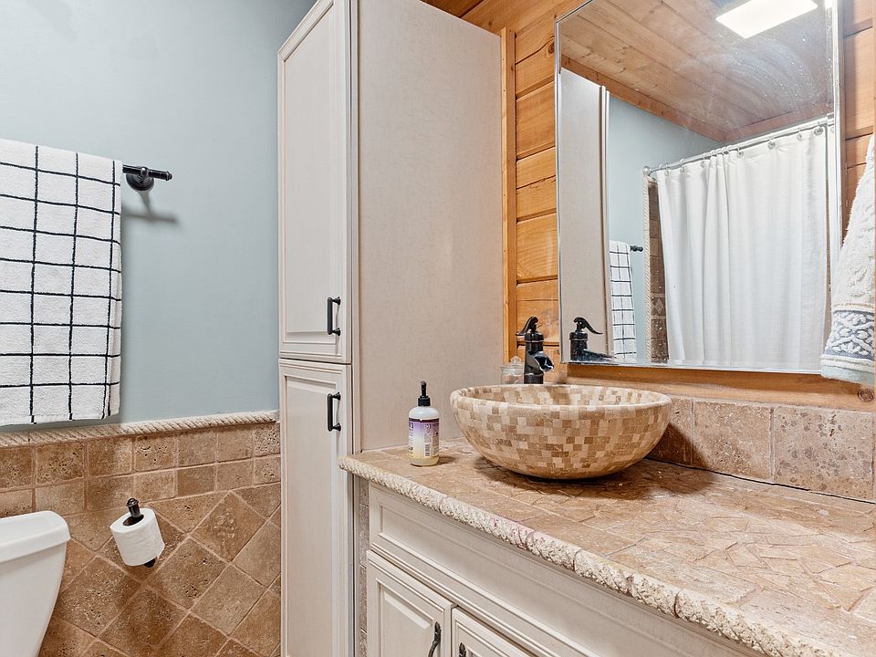 31st image of 2063 Kennedy Creek Rd