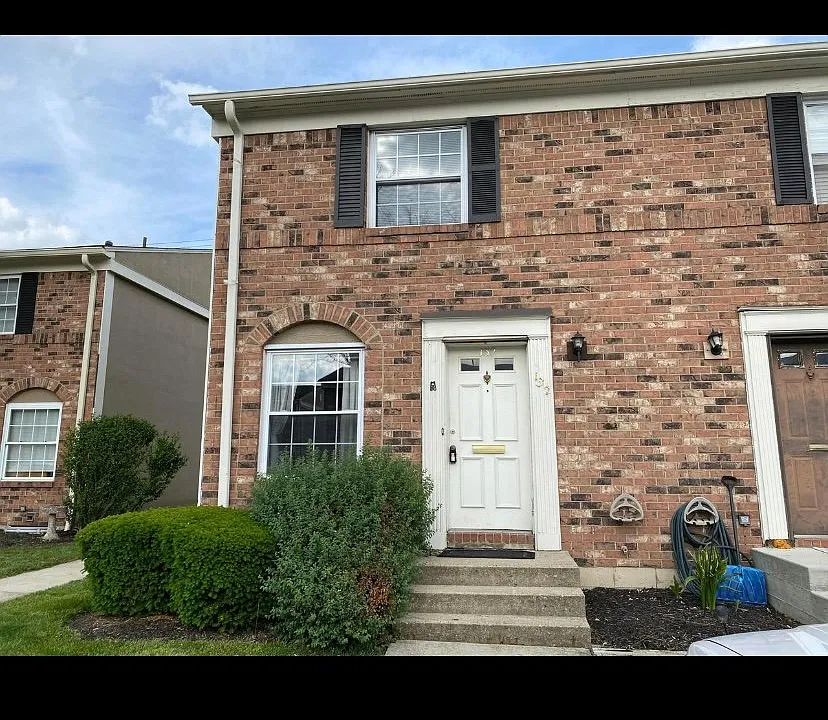 132 Tarryton Ct E