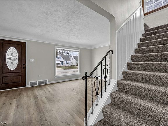 5th image of 375 Beechwood Dr