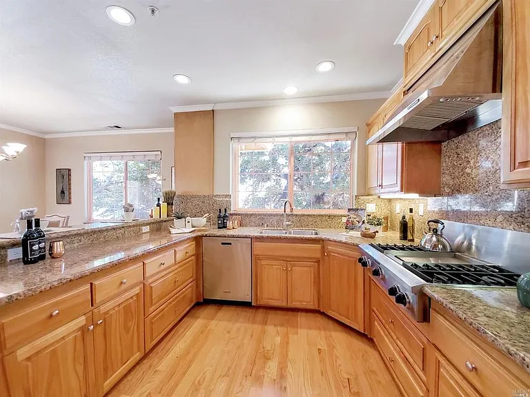 735 El Paseo Dr — Photo 4