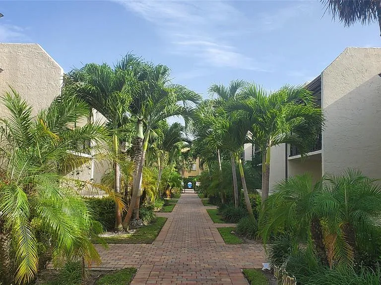 721 SE 1st Way #C13 — Photo 1