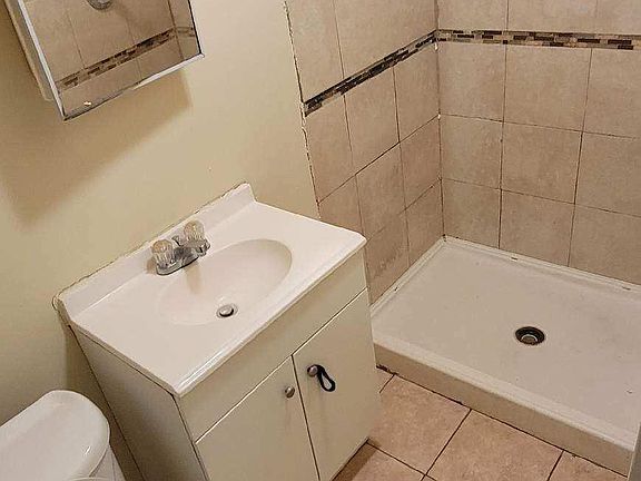 3rd image of 933 W Dauphin St APT 3