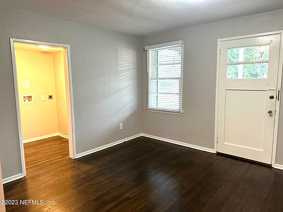 4th image of 1271 Ingleside Ave