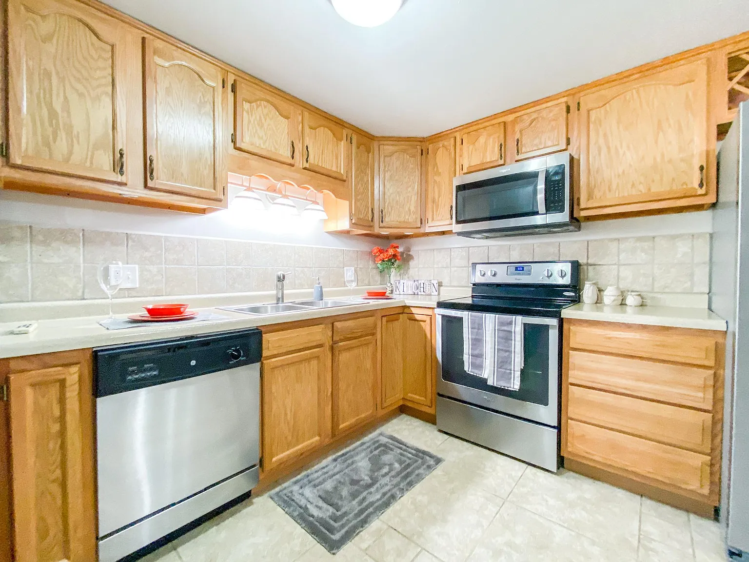 2 bed, 785 sqft, $1,405 — Photo 4