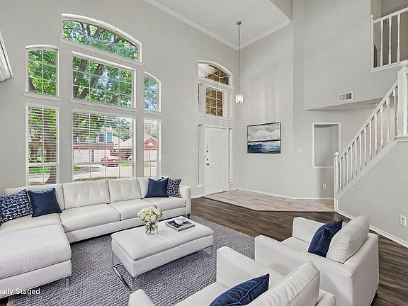 2nd image of 6705 Ashglen Pl