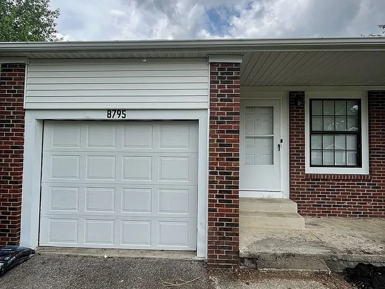 8795 Creve Coeur Ln — Photo 1