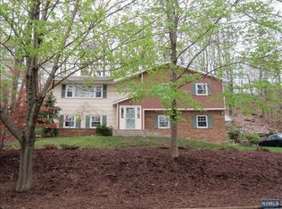 167 Hilltop Ct, Pompton Lakes, NJ 07442