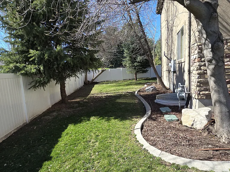 358 E Wayne Ct — Photo 20
