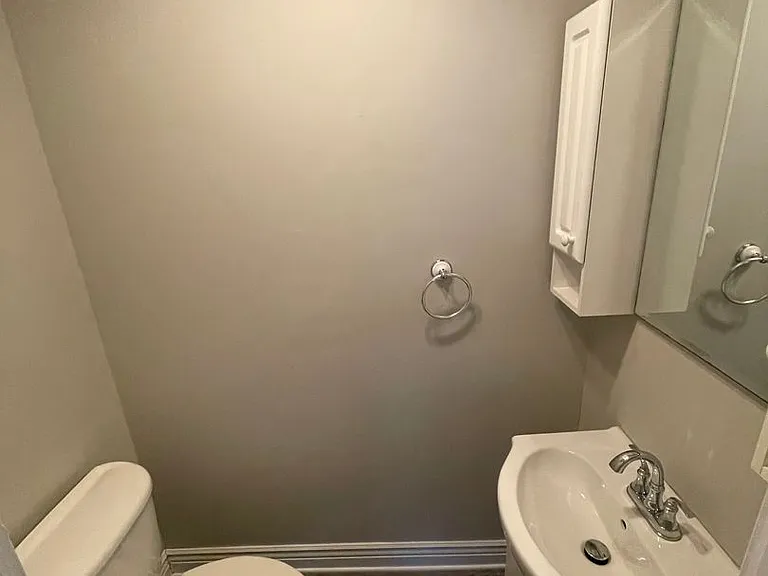 2800 N Salisbury St — Photo 5