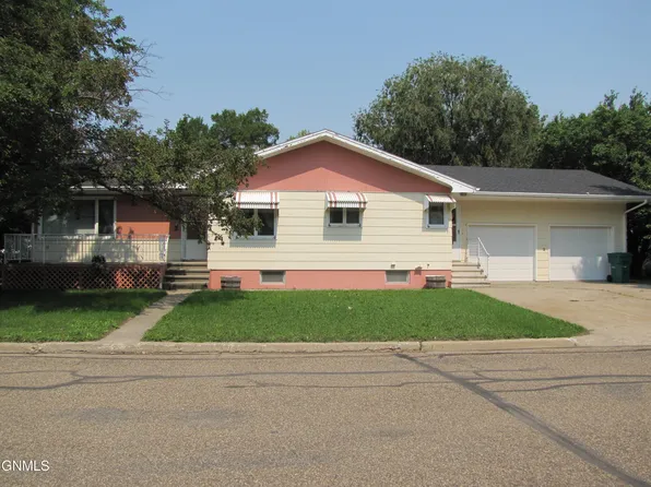 302 E Market St, Center, ND 58530