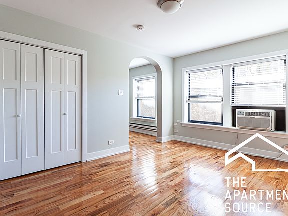 5th image of 556 W Arlington Pl #710