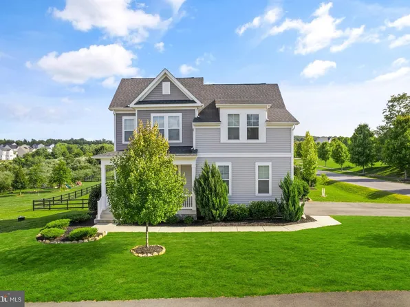 18140 Ridgewood Pl, Round Hill, VA 20141