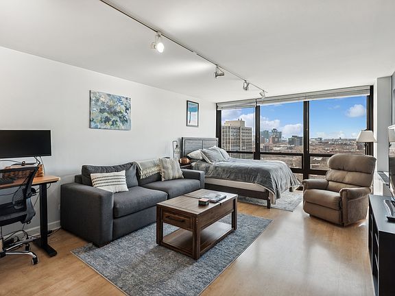 2nd image of 1636 N Wells St APT 1414